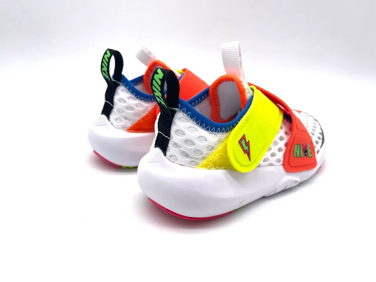 Nike White Black Laceless Strap Closure Perforated Mesh Upper Lifestyle Sneakers 13