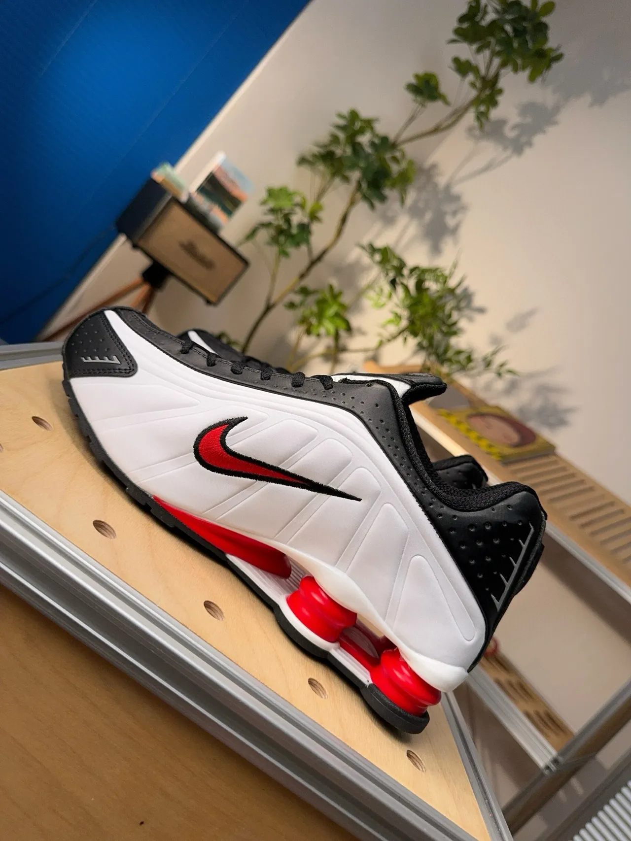 Nike White Black Low-Top Perforated Upper Lifestyle Sneakers 4