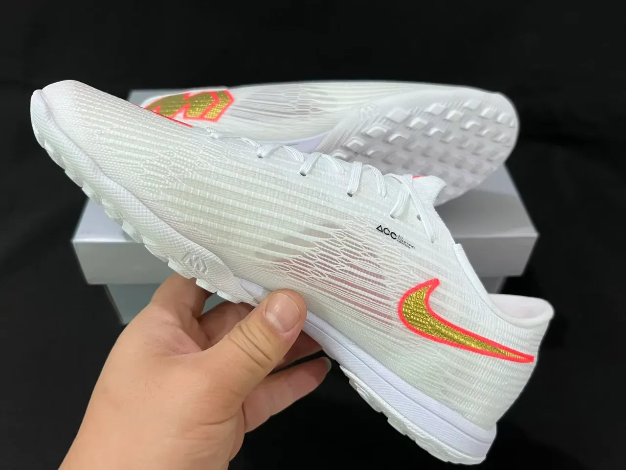 Nike White Gold Low-Cut Flyweave Knit Upper Turf Soccer Shoes 13