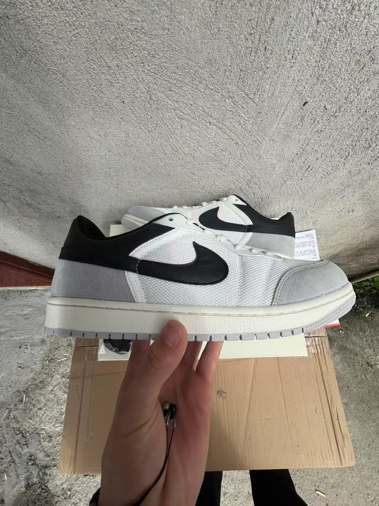 Nike White Gray Low-Top Mesh And Suede Upper Lifestyle Sneakers 7