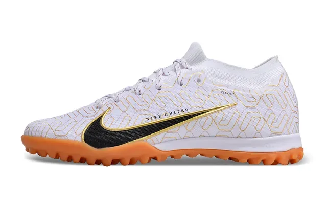 Nike সাদা কমলা বুনা উপর সোনালি জ্যামেট্রিক ওভারলে টার্ফ ফুটবল জুতা 6