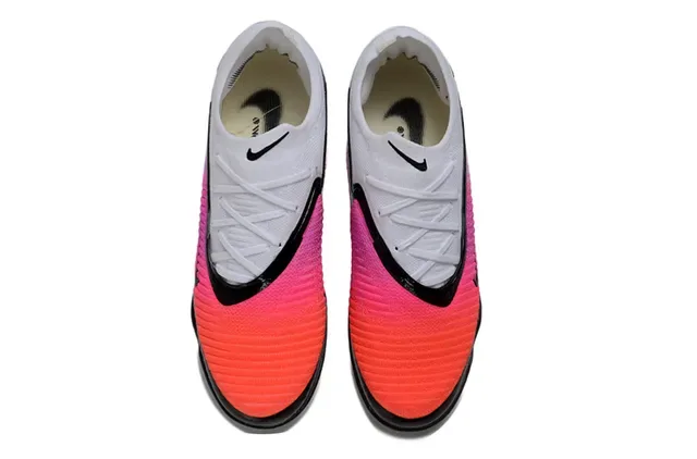 Nike Chaussures de Football Turf Upper Knit Blanc et Rose Panel de Couleur Gradiente 2