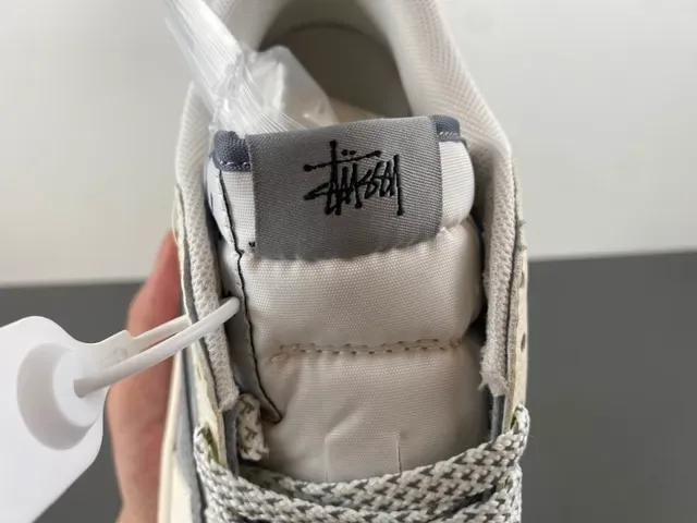 Nike x Stussy Dunk Low Off-White Gray Red Zapatillas Lifestyle 6