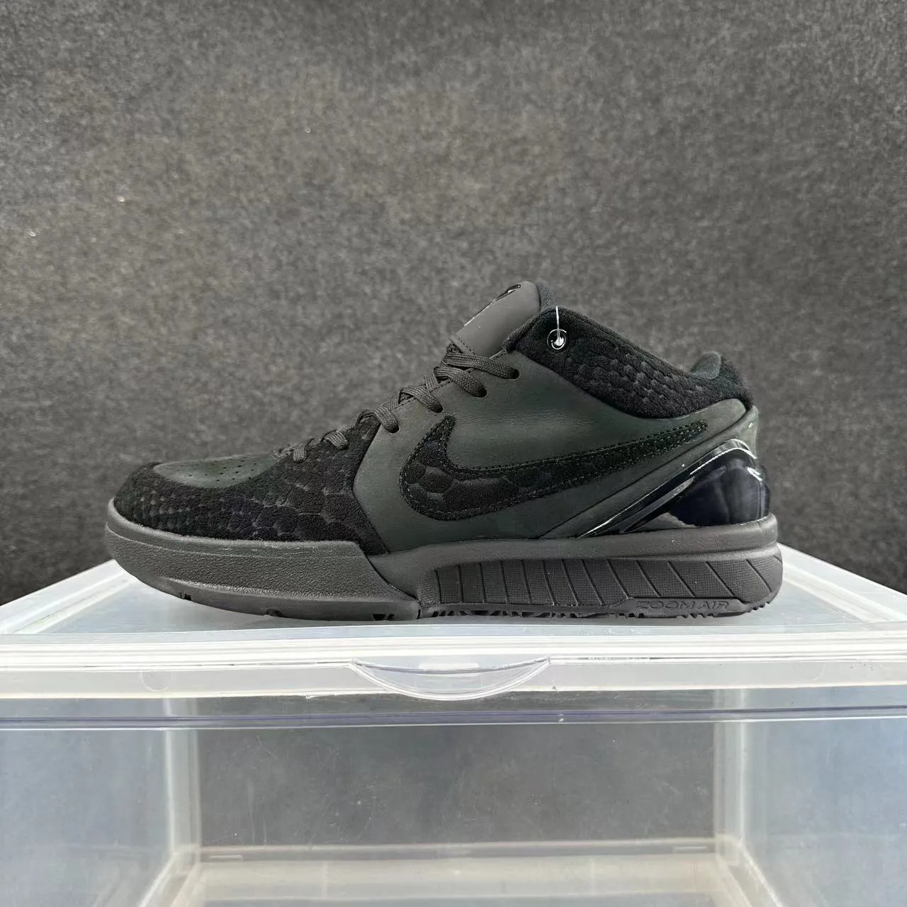 Nike Zoom Kobe IV Black Mamba أحادي اللون حذاء كرة السلة 2