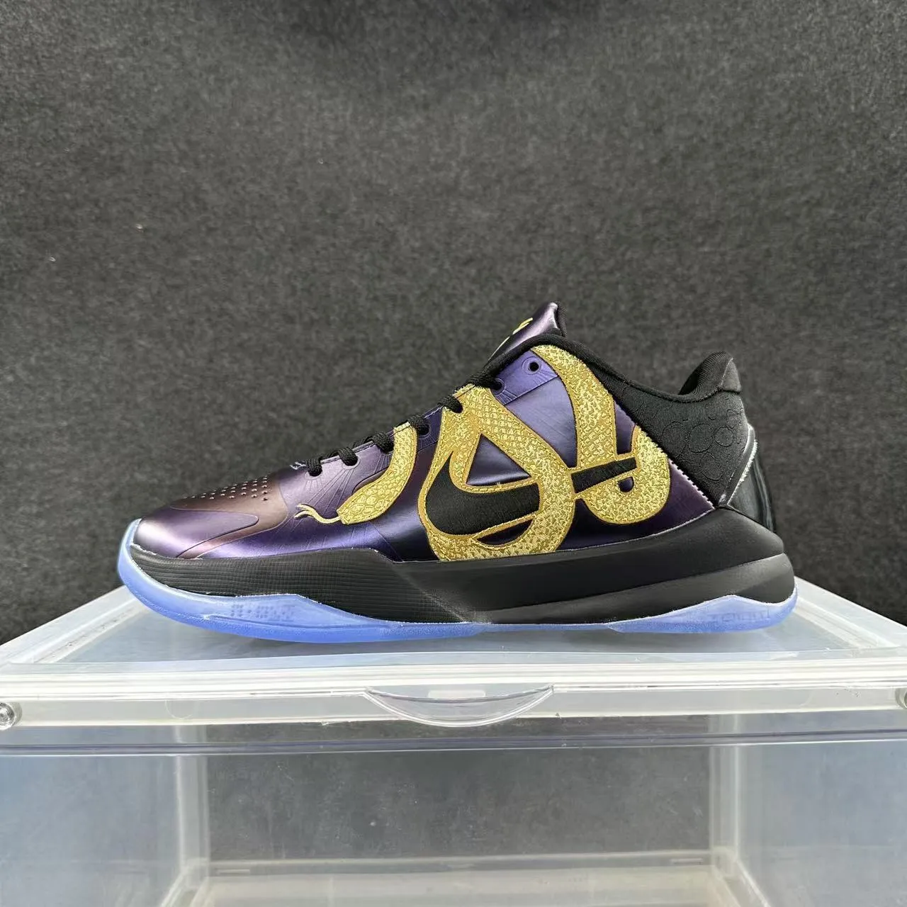 Nike Zoom Kobe IV سنة الثعبان أحذية كرة السلة 2