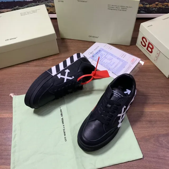 Off-White Chaussure Industrial Rayures Diagonales Noires Style de Vie 5