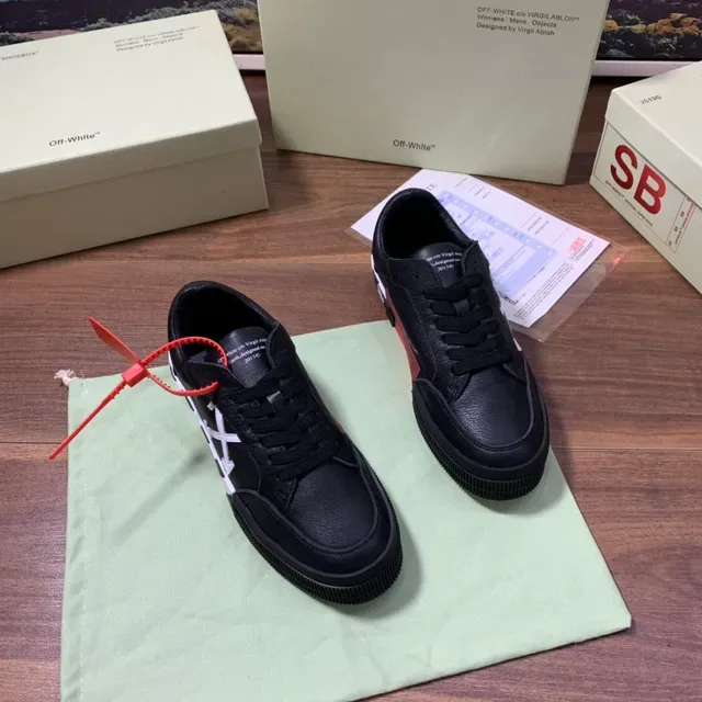 Off-White Chaussure Industrial Rayures Diagonales Noires Style de Vie 6