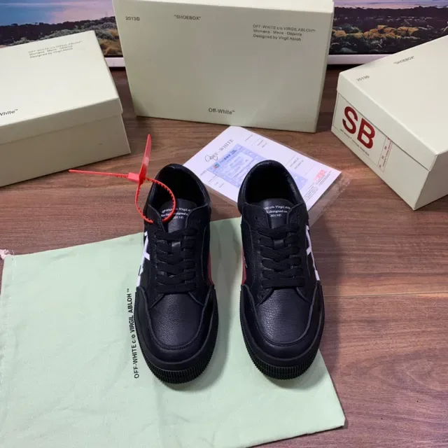 Off-White Chaussure Industrial Rayures Diagonales Noires Style de Vie 8