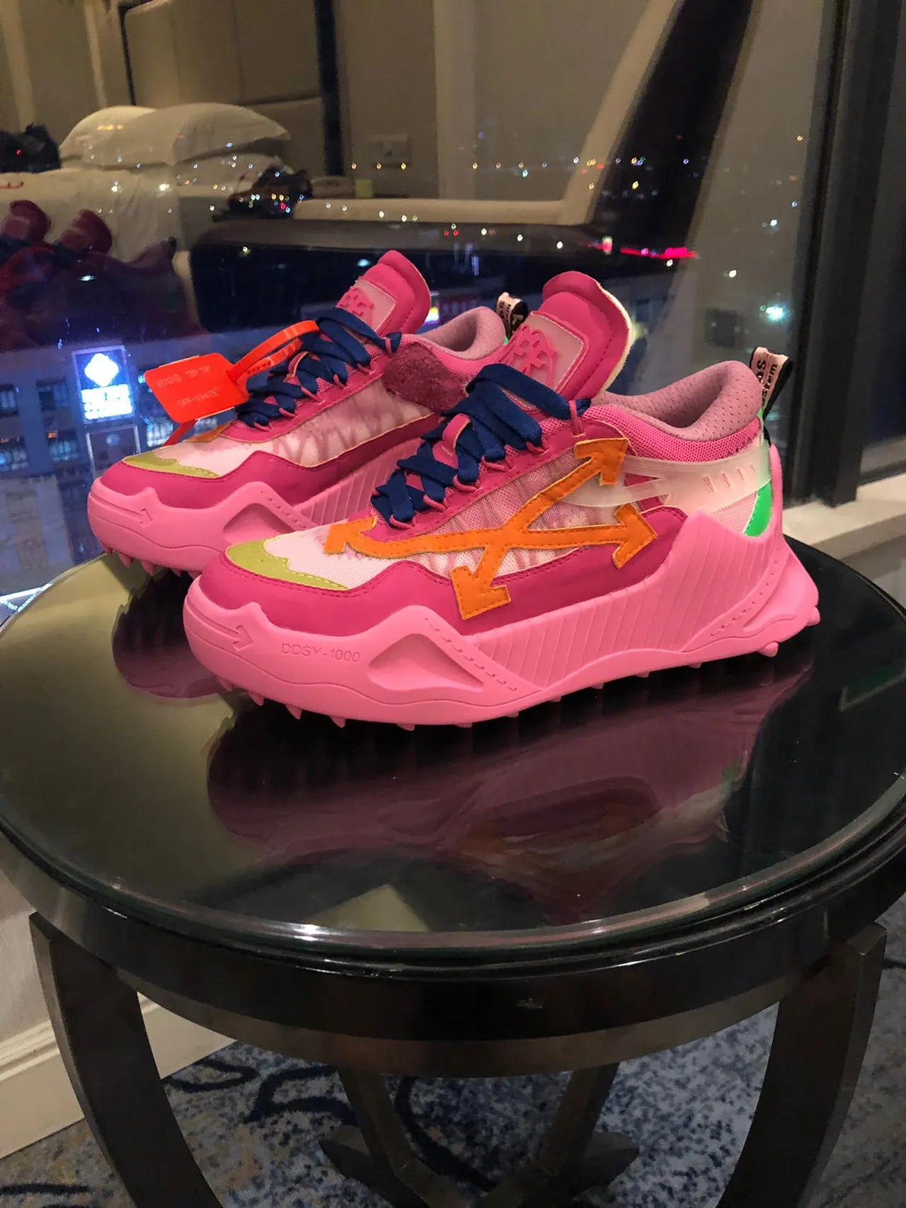 Off-White 粉蓝底斜箭头图案厚底运动鞋 2
