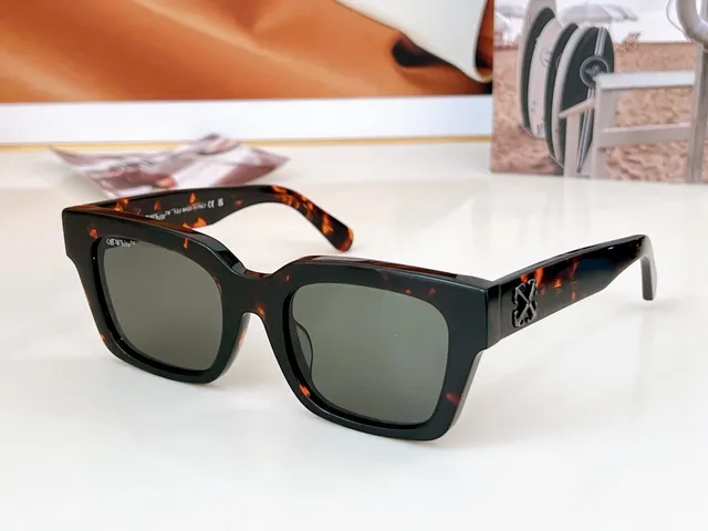 Off-White আয়তাকার অর্ধস্বচ্ছ ল্যাভেন্ডার সানগ্লাস 7