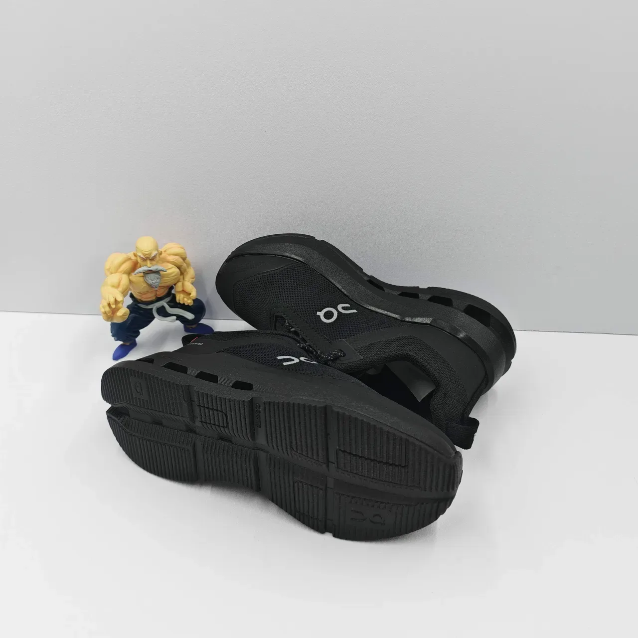 On Cloud Negro Blanco Suela Media Upper Malla Zapatillas Lifestyle 9