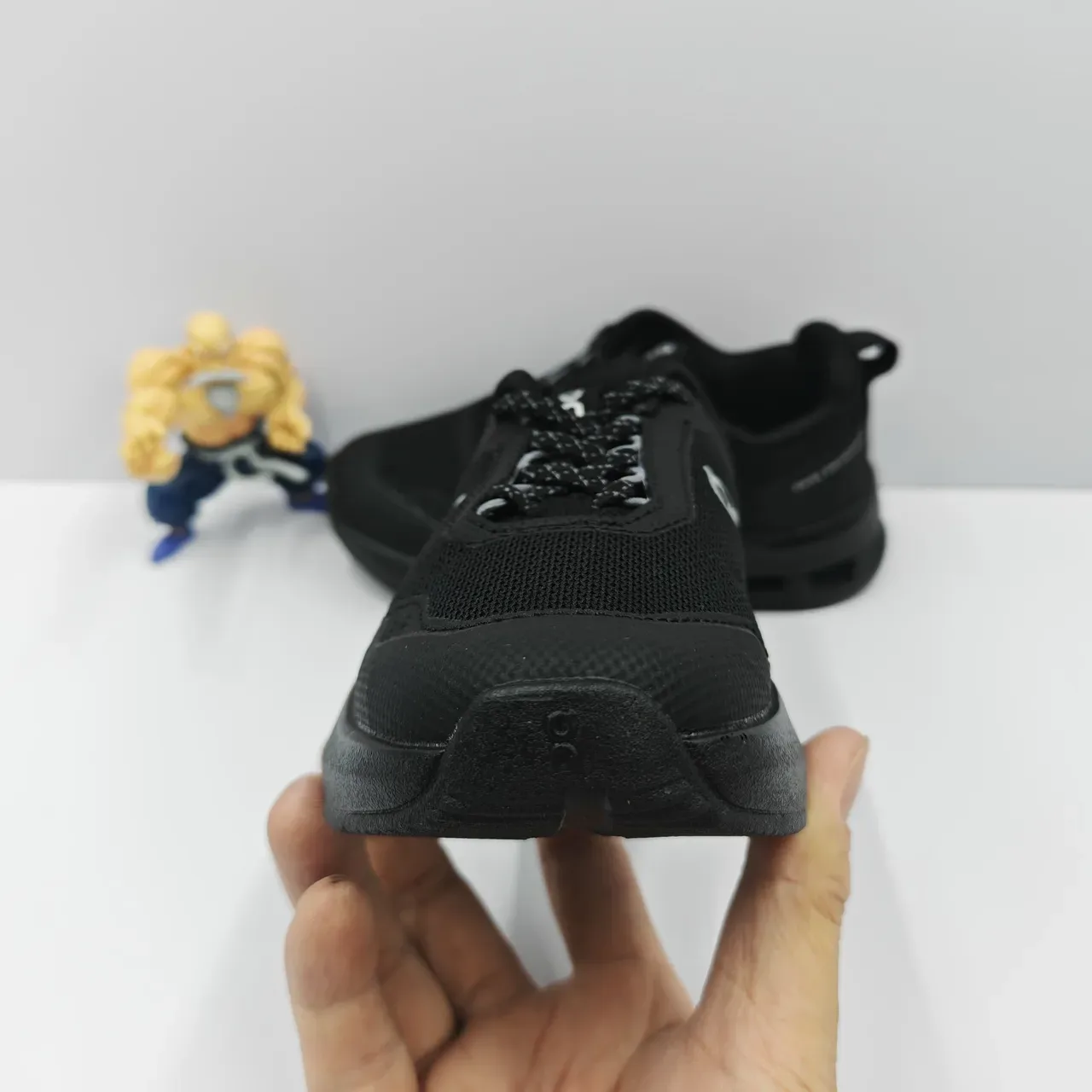 On Cloud Negro Blanco Suela Media Upper Malla Zapatillas Lifestyle 11