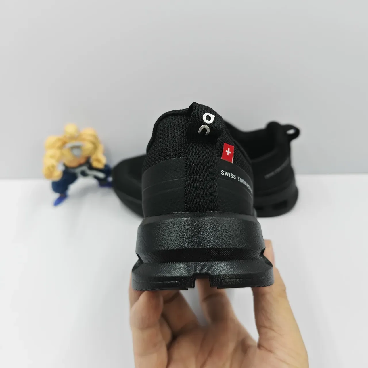On Cloud Negro Blanco Suela Media Upper Malla Zapatillas Lifestyle 13