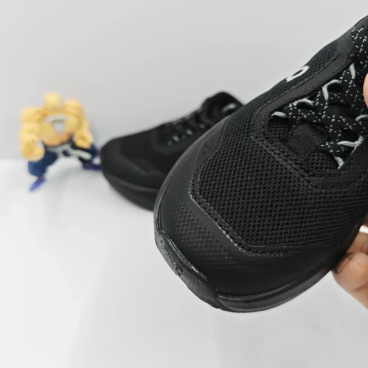 On Cloud Negro Blanco Suela Media Upper Malla Zapatillas Lifestyle 15
