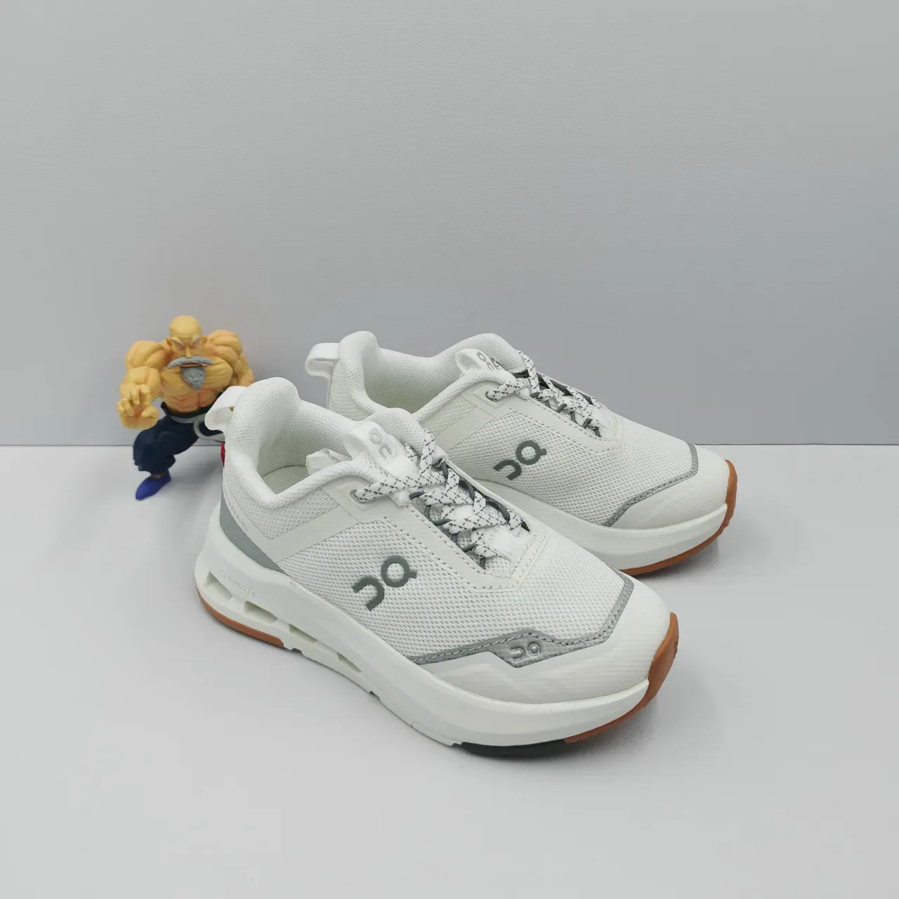 On Cloud Negro Blanco Suela Media Upper Malla Zapatillas Lifestyle 17