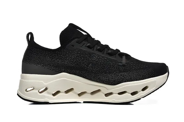 On Cloudmonster Black and Off-White chaussures running 3
