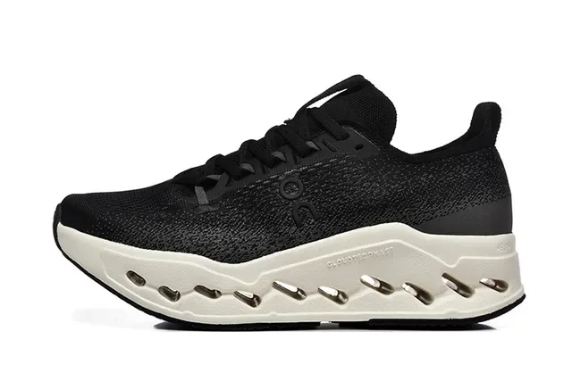 On Cloudmonster Black and Off-White chaussures running 4