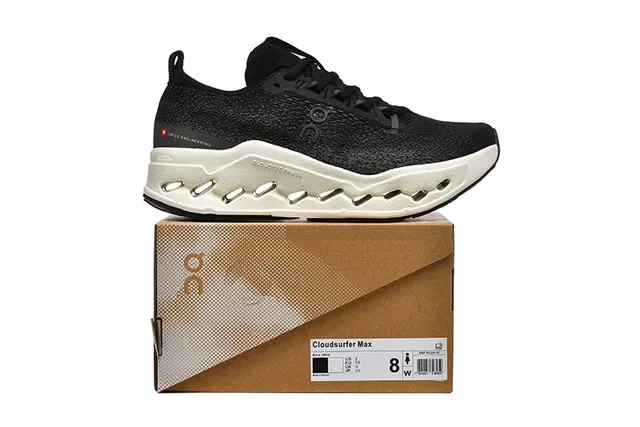 On Cloudmonster Black and Off-White chaussures running 5