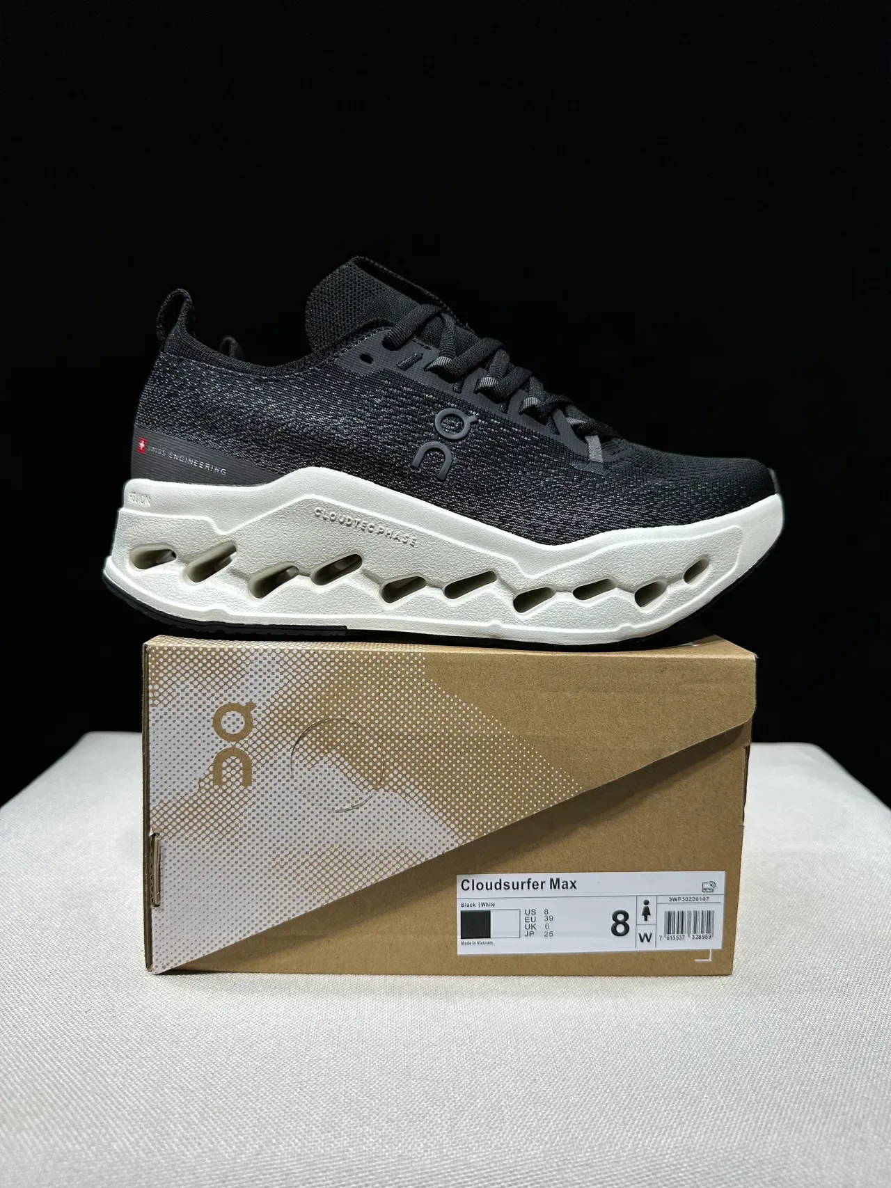 On Cloudmonster Black and Off-White chaussures running 14