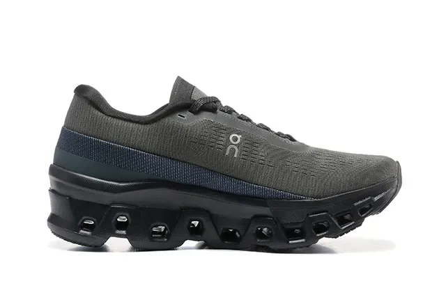 On Cloudmonster Cinza Escuro Preto Tênis de Corrida 4