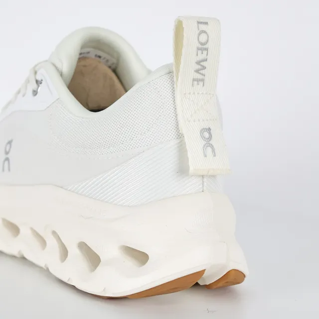 On Cloudmonster Off-White و Gum أحذية الجري 4