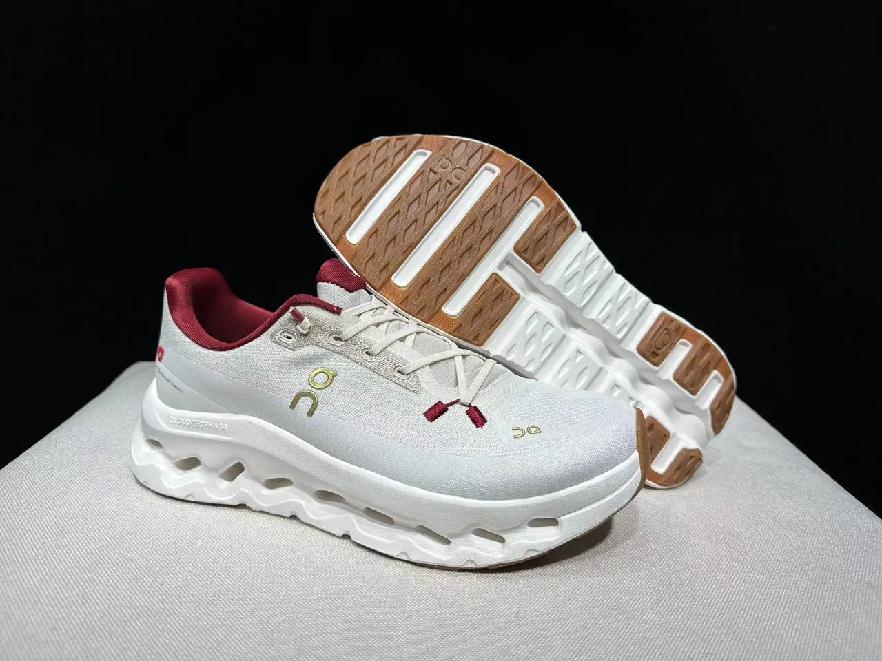 On Cloudmonster Zapatillas de correr Off-White y Rojo 6