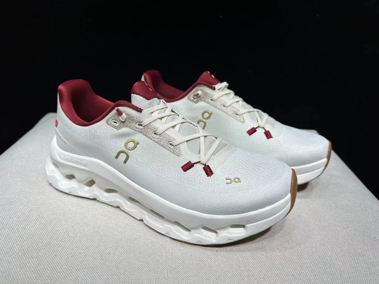 On Cloudmonster Zapatillas de correr Off-White y Rojo 11