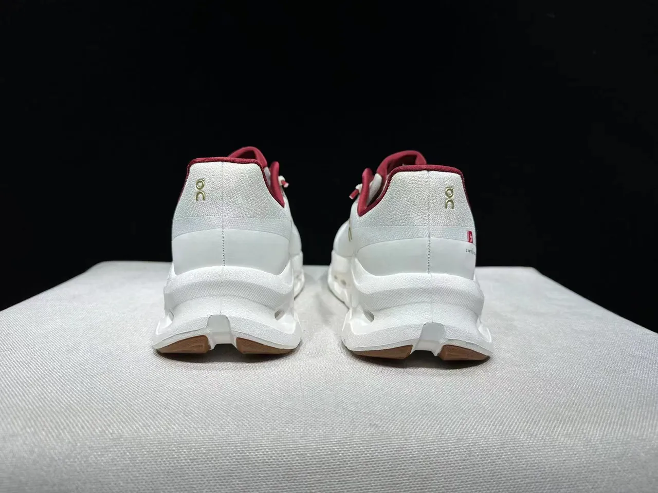 On Cloudmonster Zapatillas de correr Off-White y Rojo 13