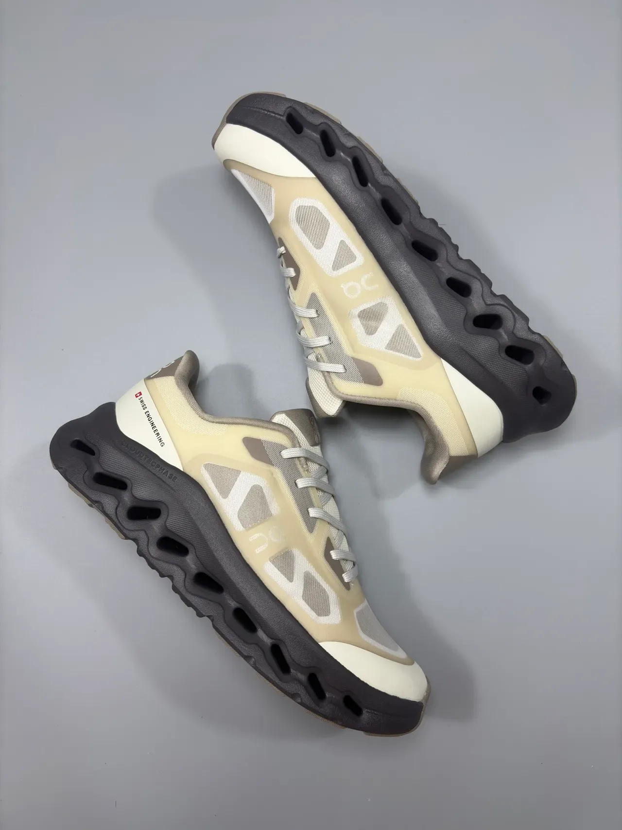 On Cloudsurfer CloudTec Phase Beige Gray zapatillas lifestyle 7