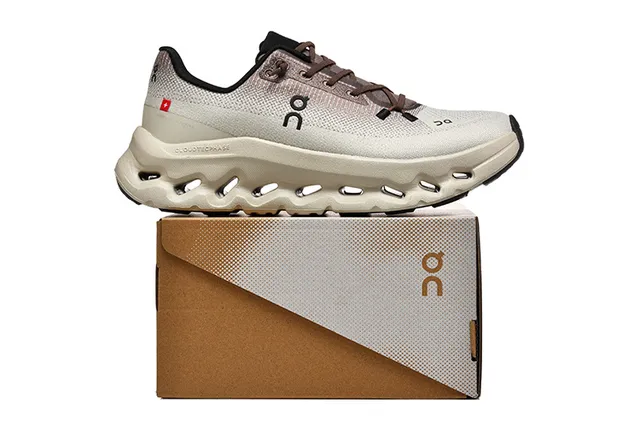 On CloudTec Phase Bege Marrom Upper de Knit Engenheirado Sola Intermediária Oca Sapatos de Corrida 2