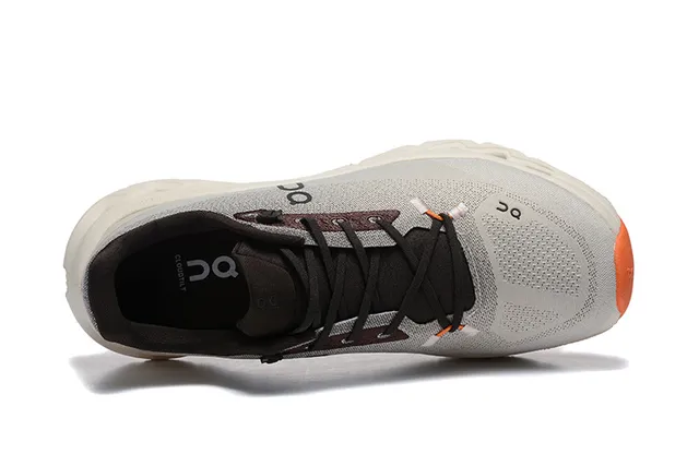 On gris naranja malla superior ingenieril hueca CloudTec Pods zapatillas de running 3