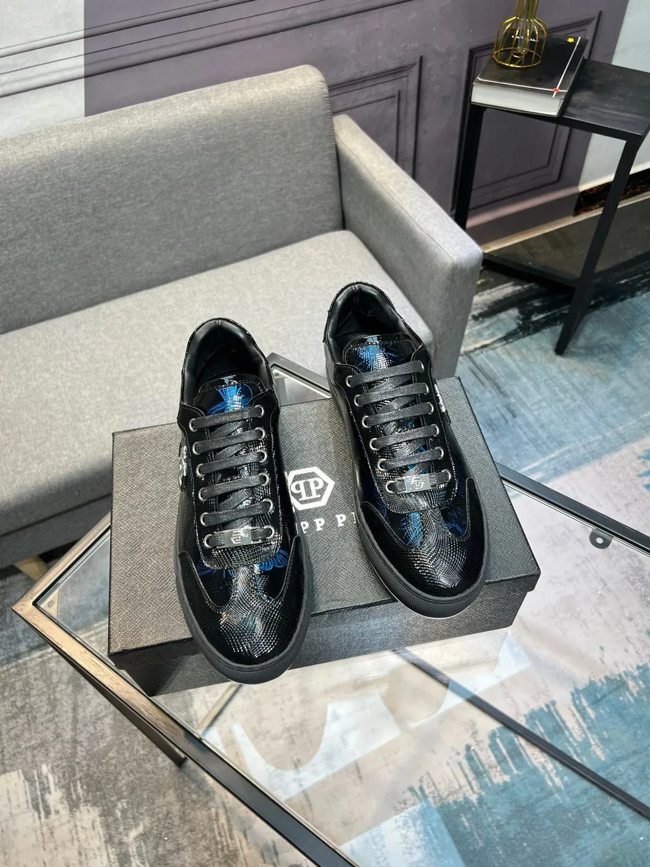 Philipp Plein काला नीला चमकदार सांप-स्किन टेक्स्चर्ड अपर इरिडेसेंट फ्लोरल प्रिंट लाइफस्टाइल स्नीकर 4