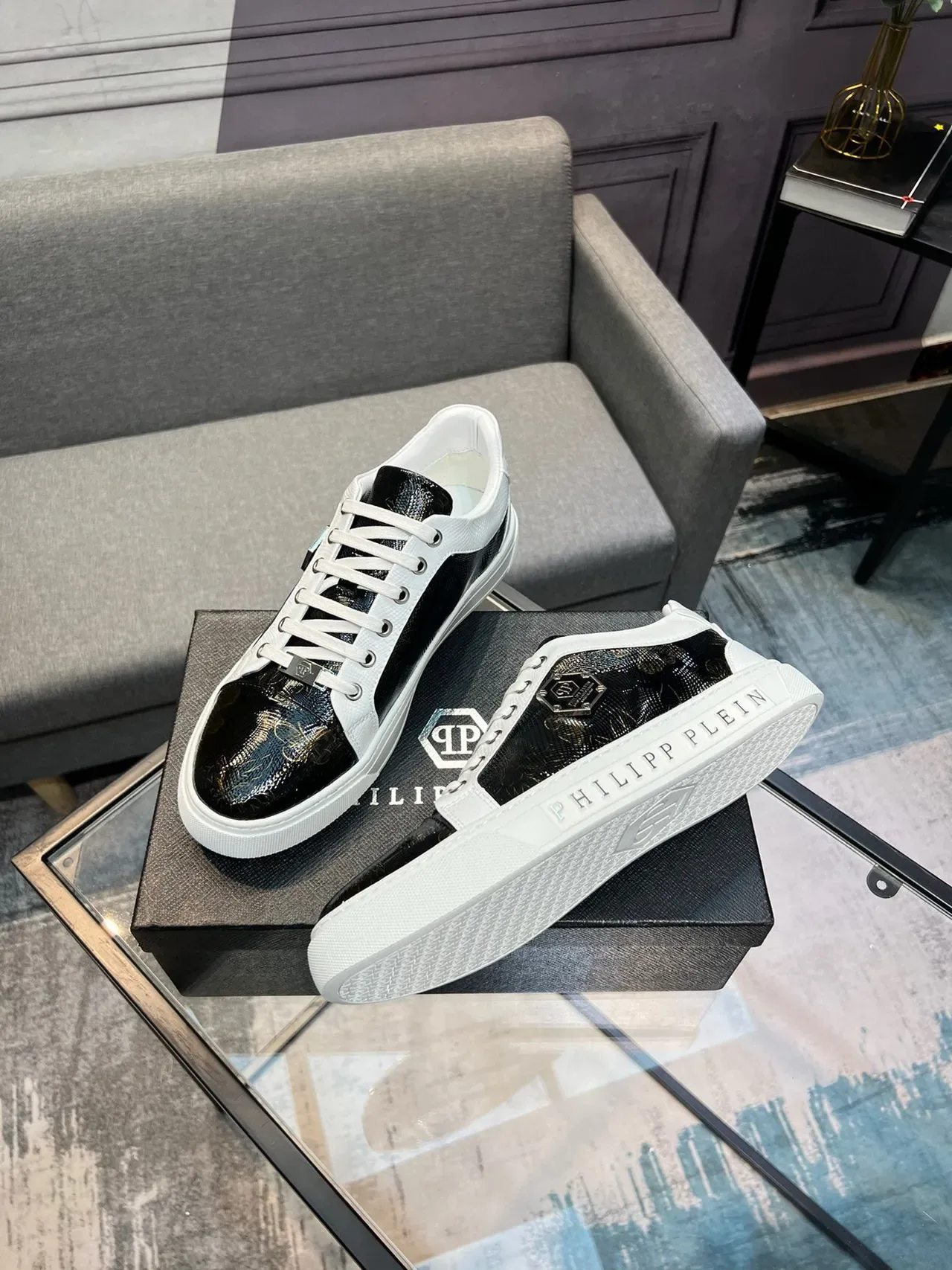 Philipp Plein काला सफेद पेटेंट ऊपरी सुनहरा तितली प्रिंट लाइफस्टाइल स्नीकर 4