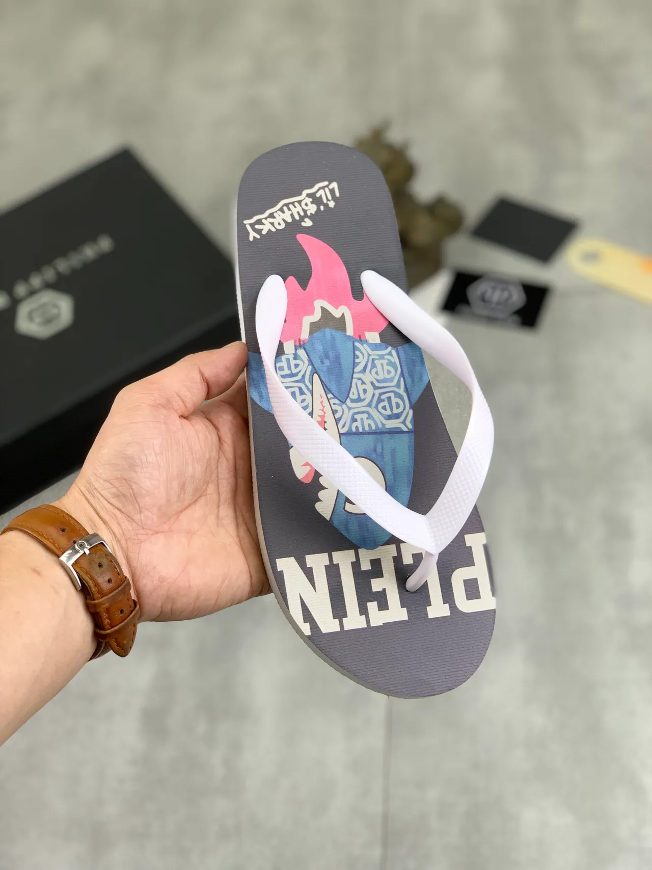Philipp Plein imprimé graphique tongs 18