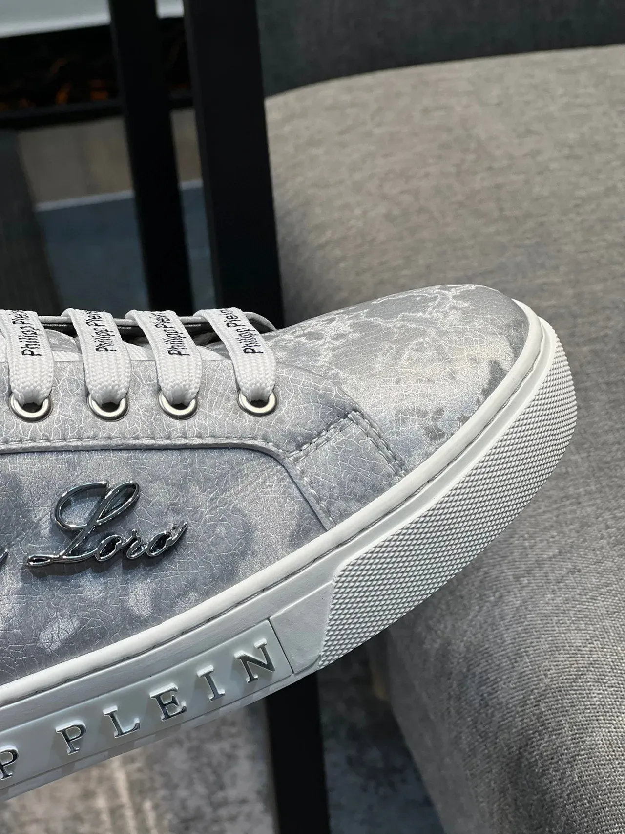 Philipp Plein 生活方式运动鞋 银黑金属 裂纹皮革鞋面 压印品牌中底 3