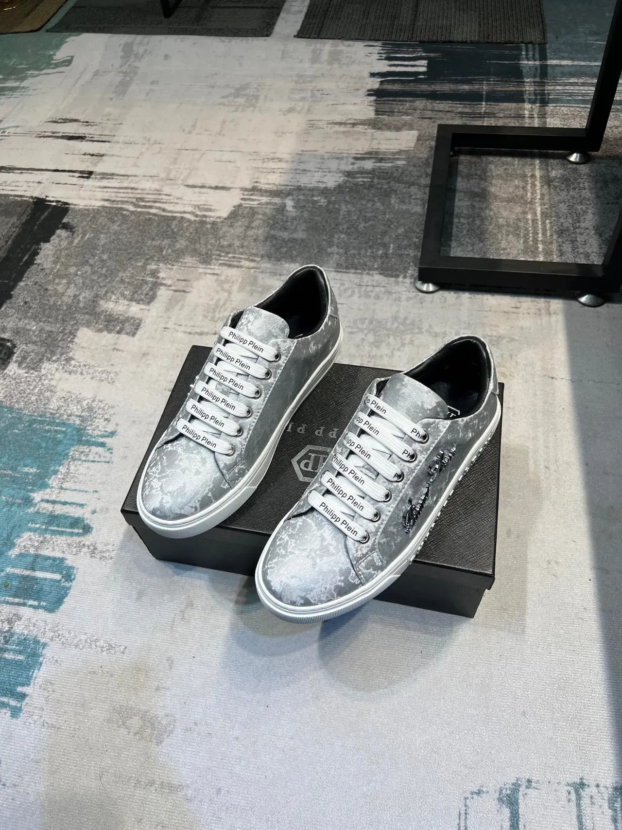 Philipp Plein 生活方式运动鞋 银黑金属 裂纹皮革鞋面 压印品牌中底 5