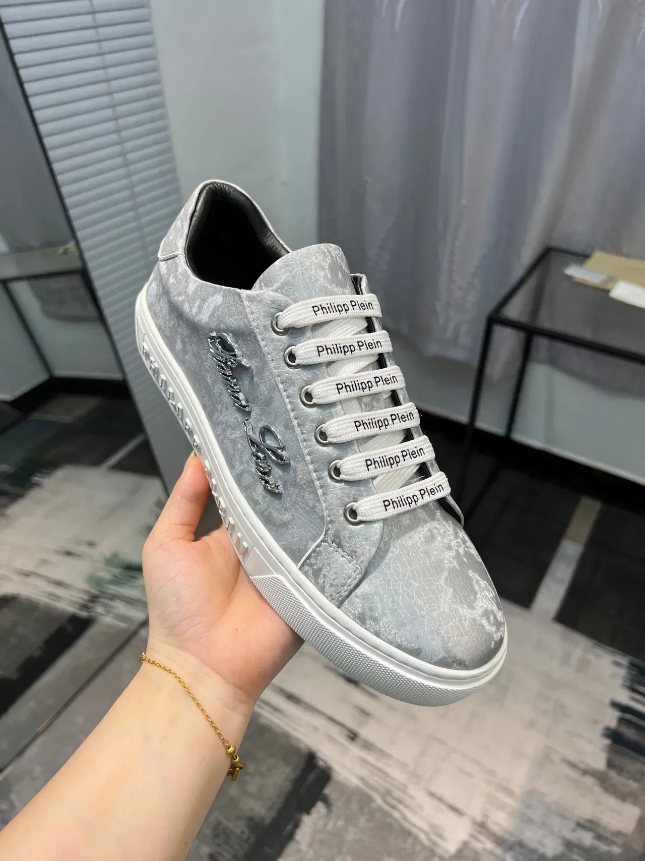 Philipp Plein 生活方式运动鞋 银黑金属 裂纹皮革鞋面 压印品牌中底 6