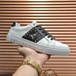 Philipp Plein সাদা কালো স্টাডড প্যানেল ধাতু খুলি ও ক্রসবোন প্রতীক জীবনযাত্রা স্নিকার্স