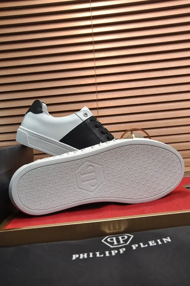 Philipp Plein Blanc Noir Clouté Panneau Métal Emblème Crâne et Os Croisés Style de Vie Sneakers 4