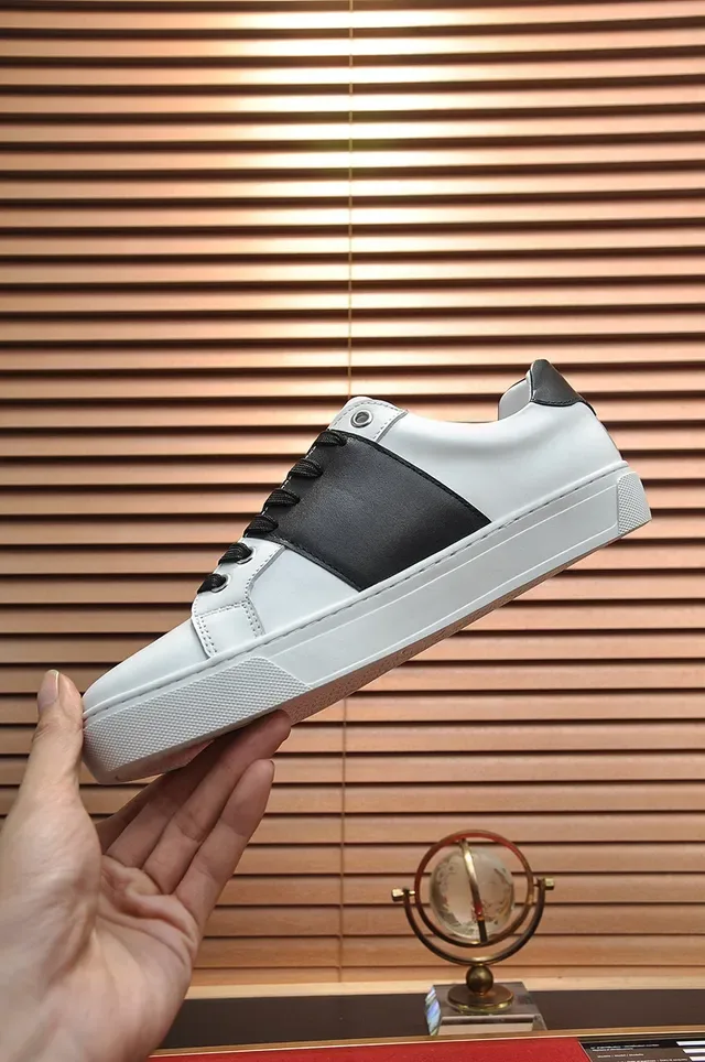Philipp Plein Blanc Noir Clouté Panneau Métal Emblème Crâne et Os Croisés Style de Vie Sneakers 6