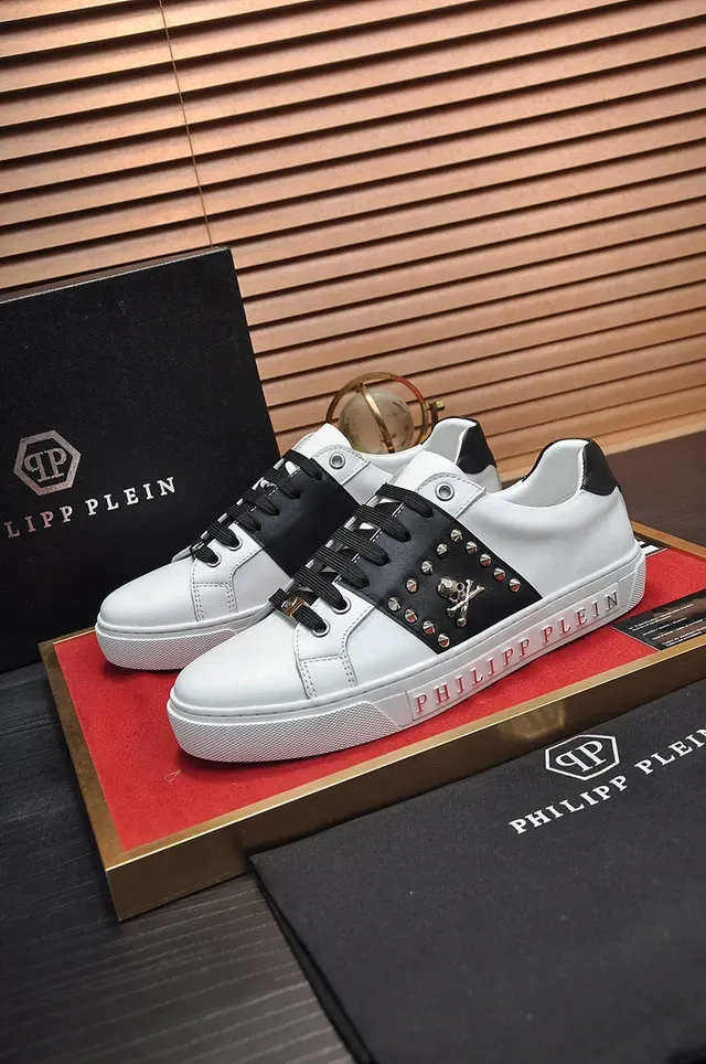 Philipp Plein Blanc Noir Clouté Panneau Métal Emblème Crâne et Os Croisés Style de Vie Sneakers 7