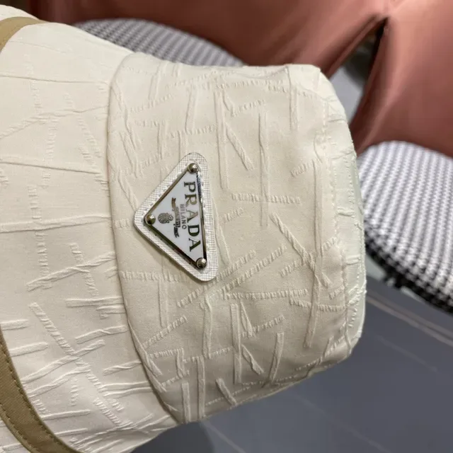 Prada বেইজ ব্রাউন স্ট্রাকচার্ড ফেব্রিক সেলাইয়ের টেক্সচার বাকেট হ্যাট 10