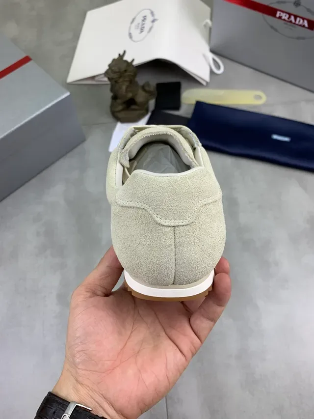 Prada 米棕麂皮鞋面橡皮胶底生活款运动鞋 3