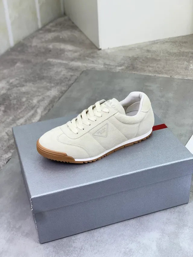 Prada 米棕麂皮鞋面橡皮胶底生活款运动鞋 4