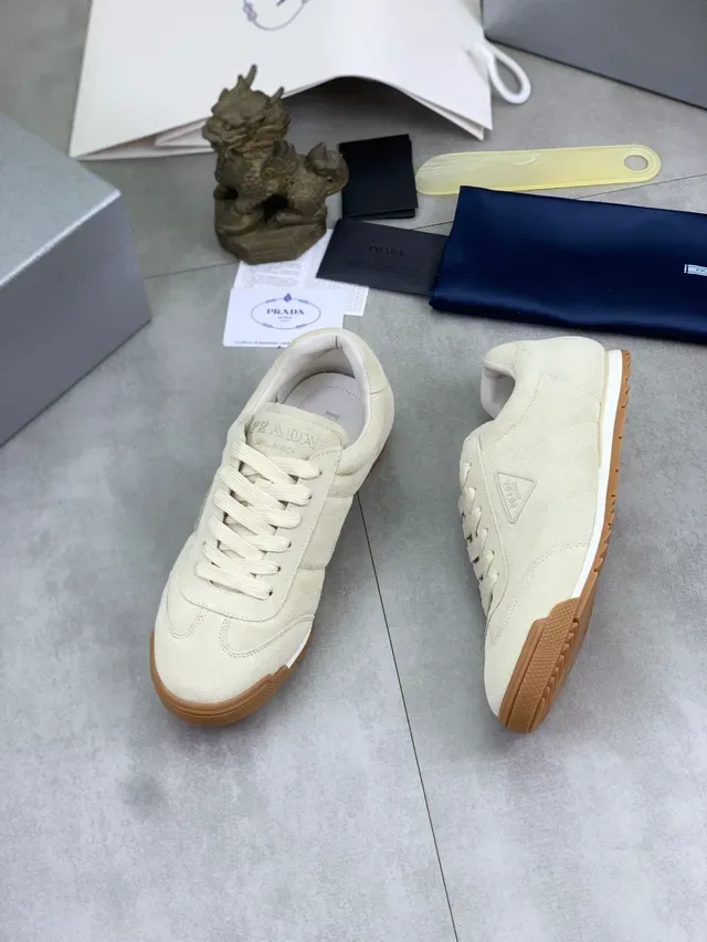 Prada 米棕麂皮鞋面橡皮胶底生活款运动鞋 5