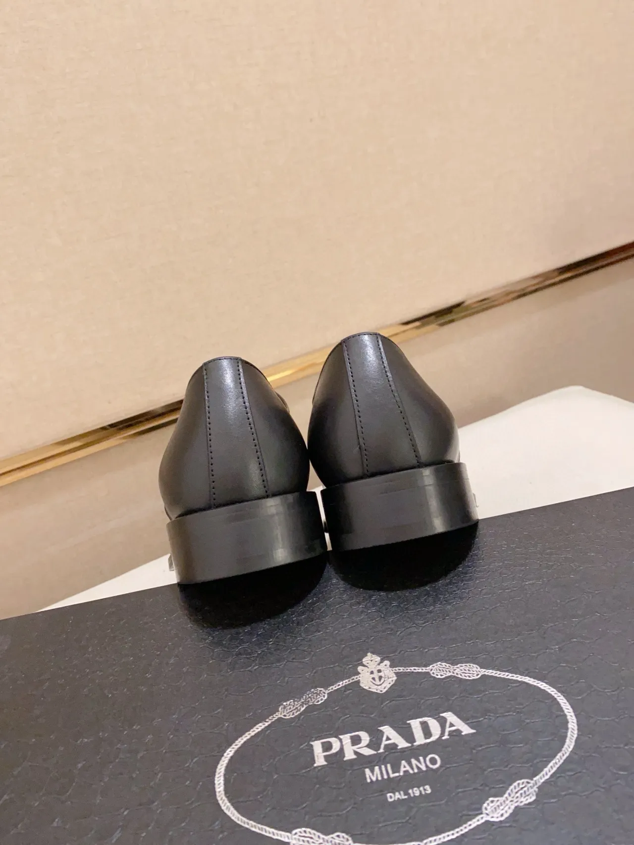 Prada 黑色圆头系带牛津鞋 3