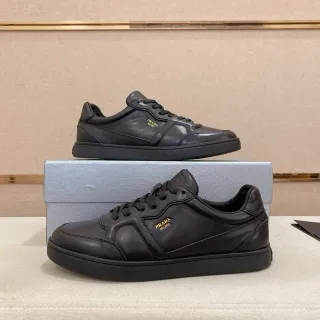 Prada काला सोना चमड़े का पैनल ऊपरी जीवनशैली स्नीकर