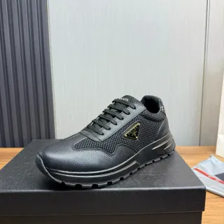 Prada काला सोना कणिकाशील चमड़ा उंगली छिद्रित जाली बगल पैनल जीवनशैली स्नीकर