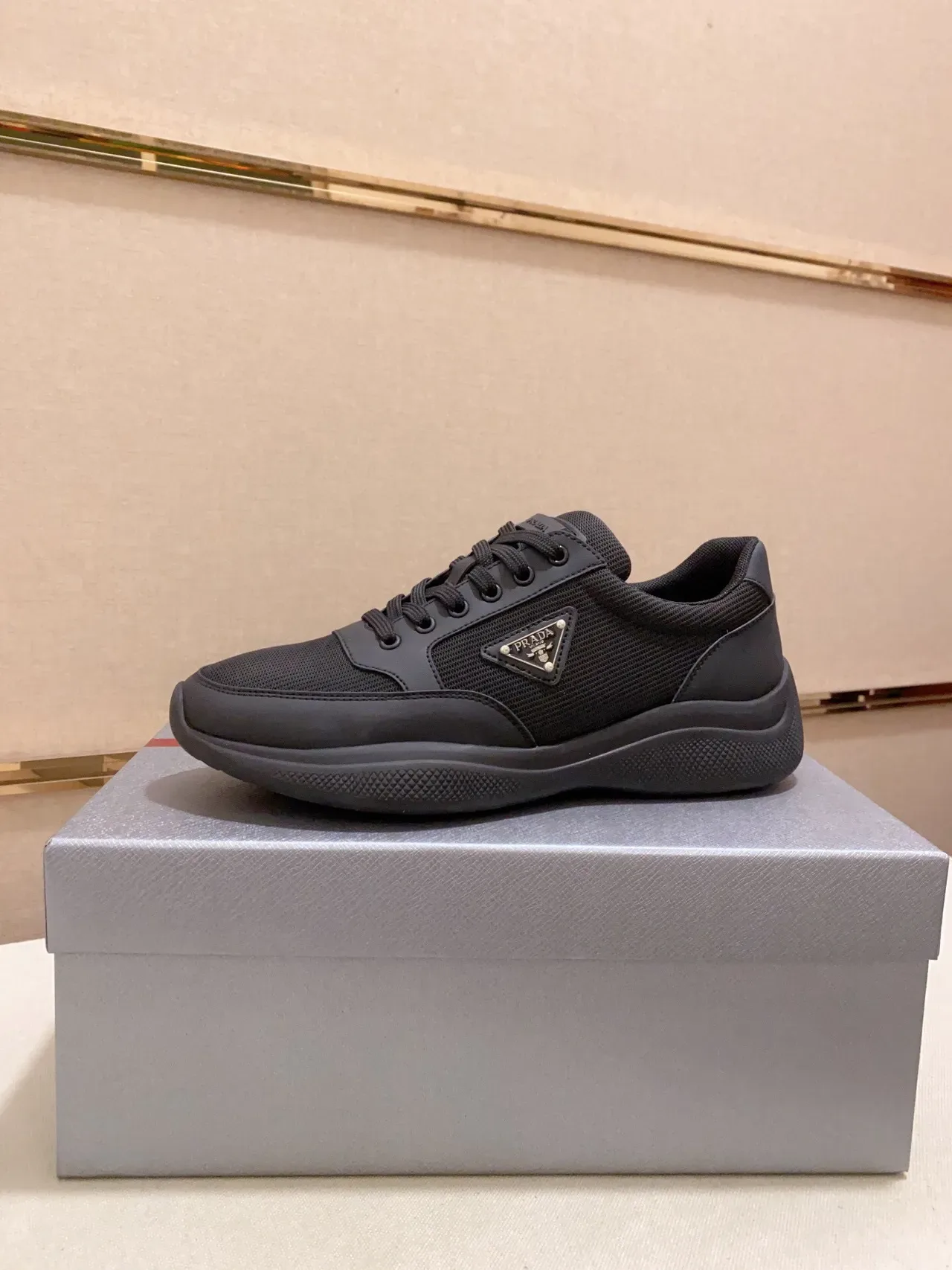 Prada Sneaker Noir Maillage et Recouvrement Synthétique Style de Vie 2