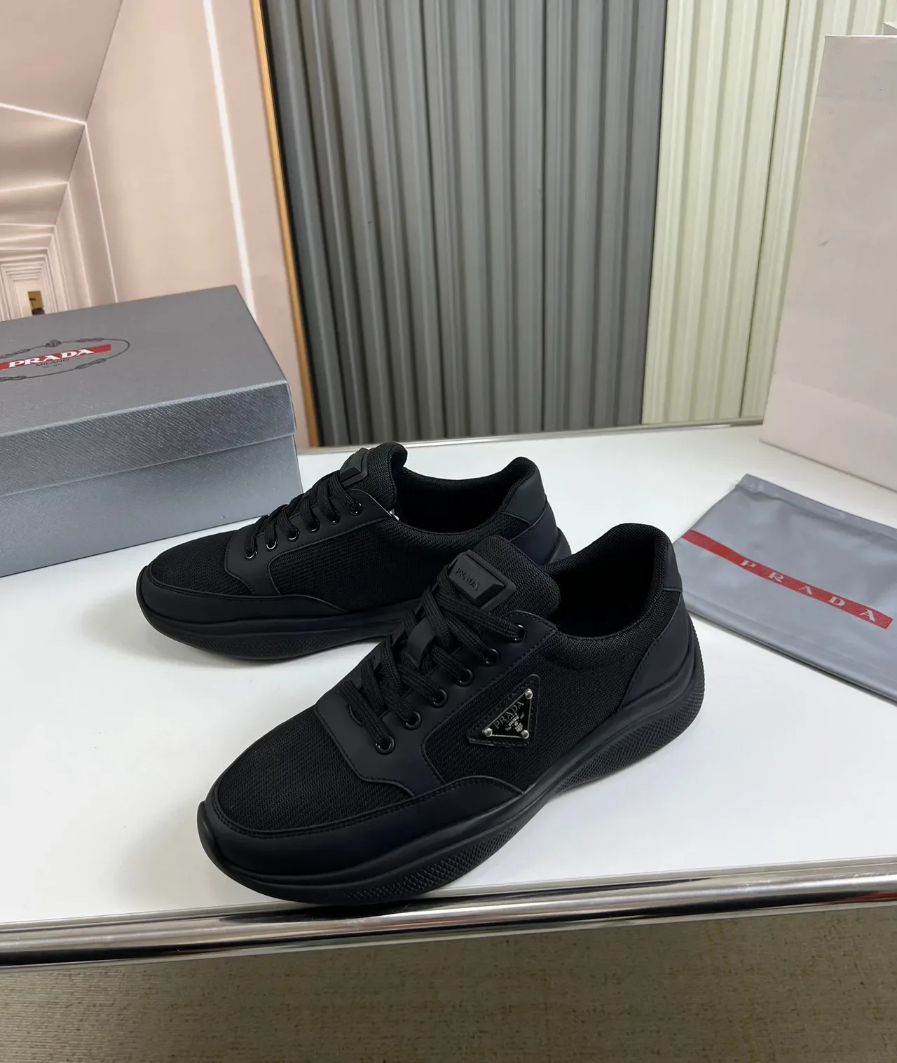 Prada Tênis Lifestyle Preto Malla e Sintético com Logo Triangular de Metal 7